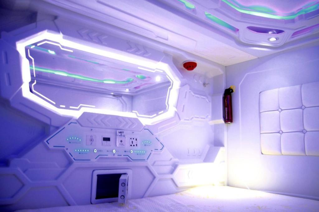 Hostel Met A Space Pod @ Chinatown Singapore