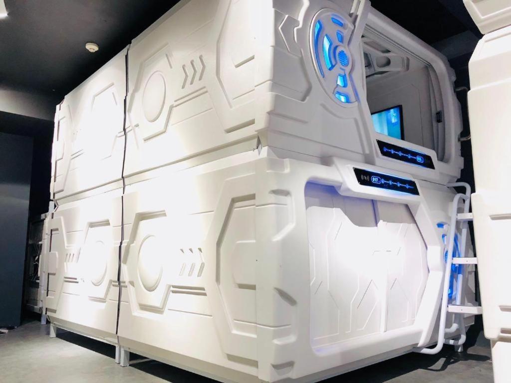 Met A Space Pod @ Chinatown * Singapore