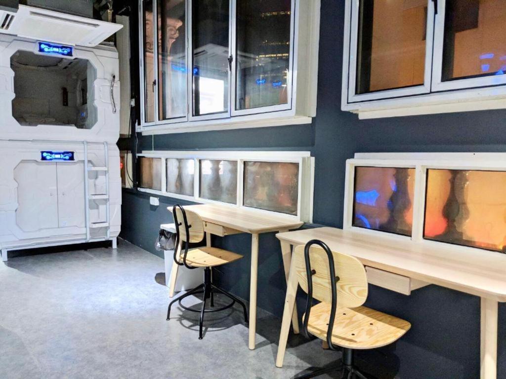 Met A Space Pod @ Chinatown Hostel