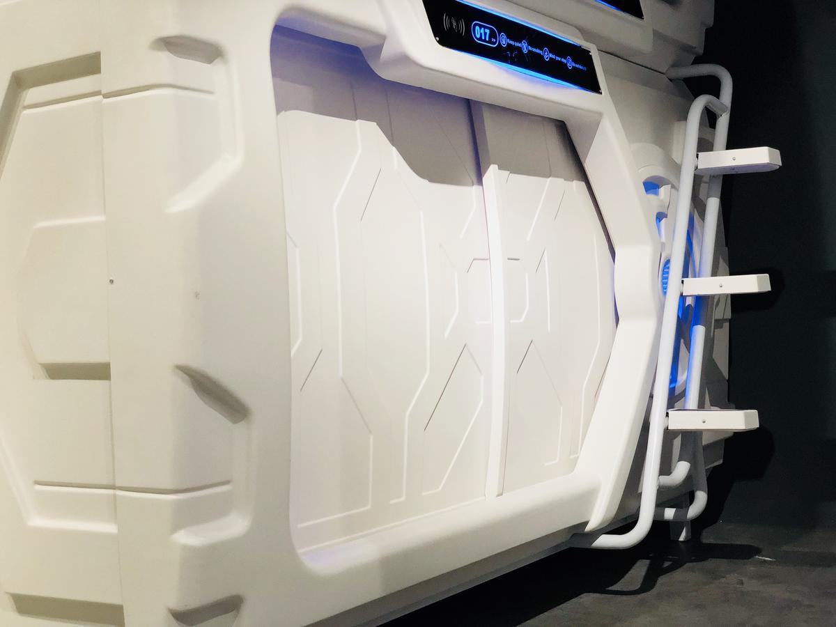 Met A Space Pod @ Chinatown Hostel *
