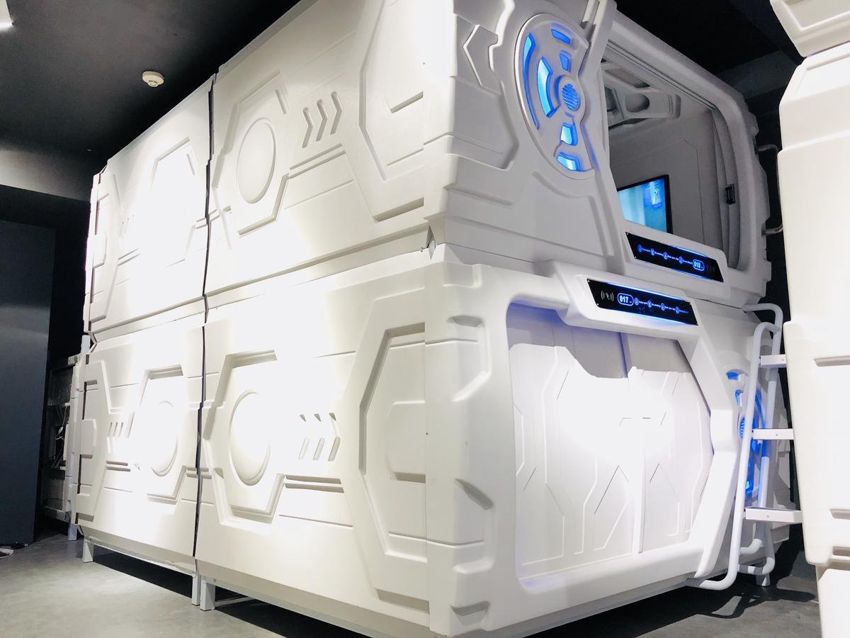 Met A Space Pod @ Chinatown Hostel *