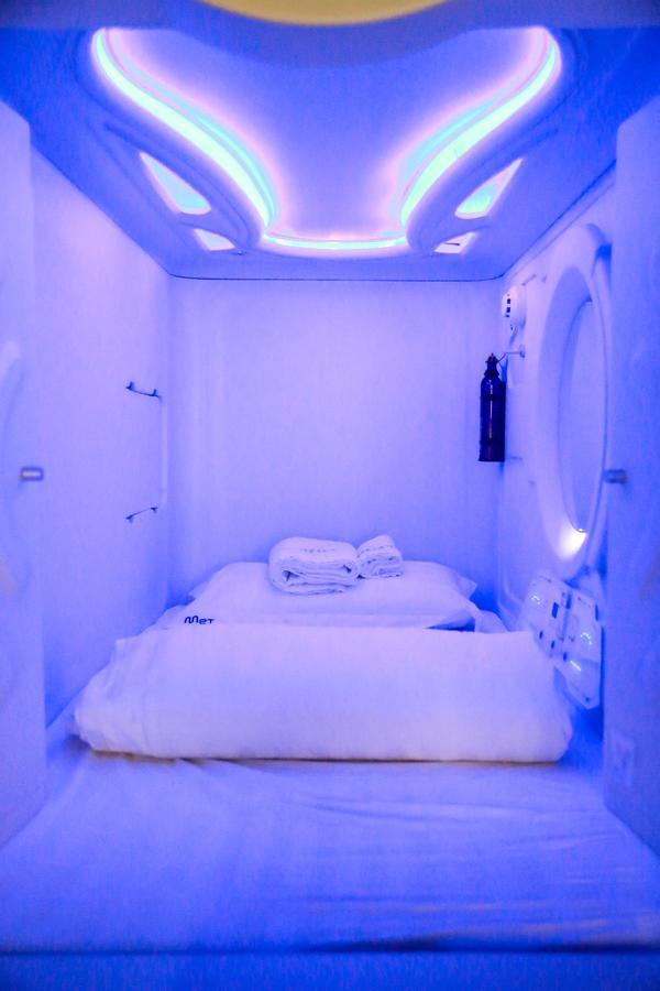 Hostel Met A Space Pod @ Chinatown