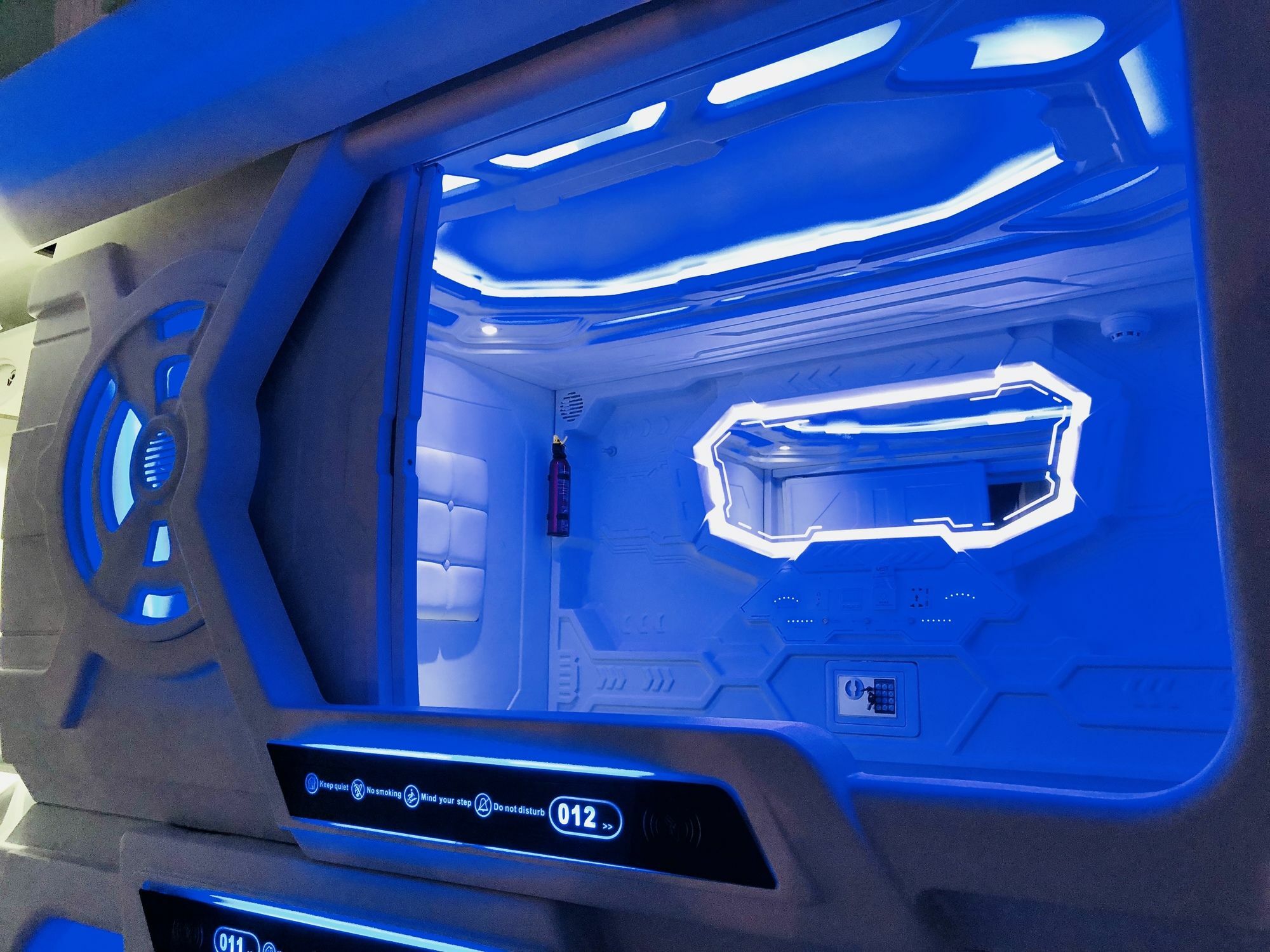 Met A Space Pod @ Chinatown Hostel *