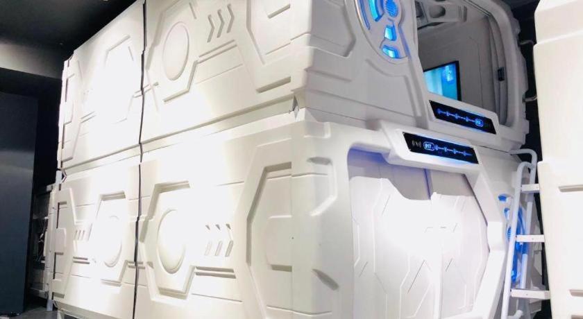 Met A Space Pod @ Chinatown * Singapore