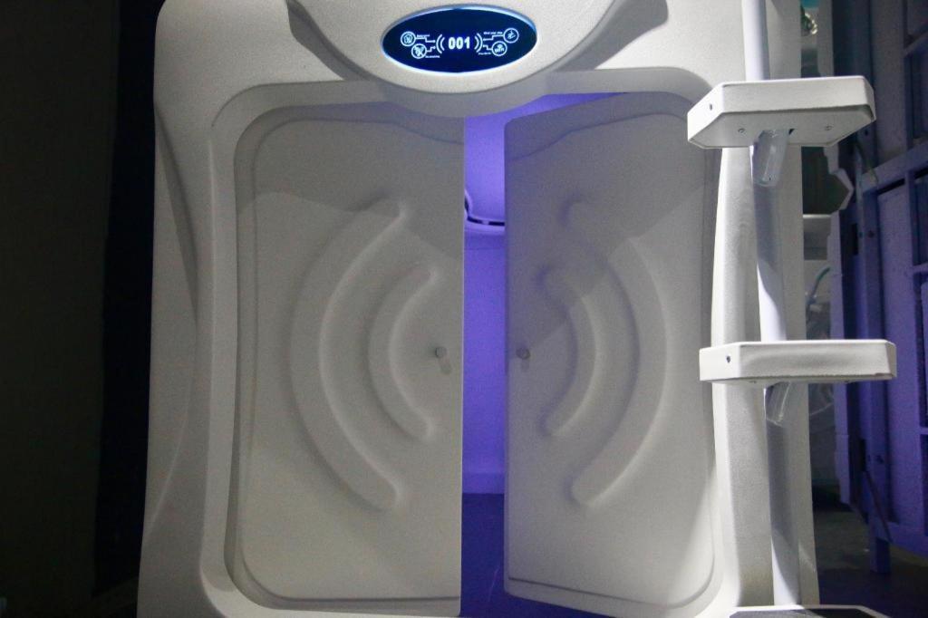 Met A Space Pod @ Chinatown Hostel