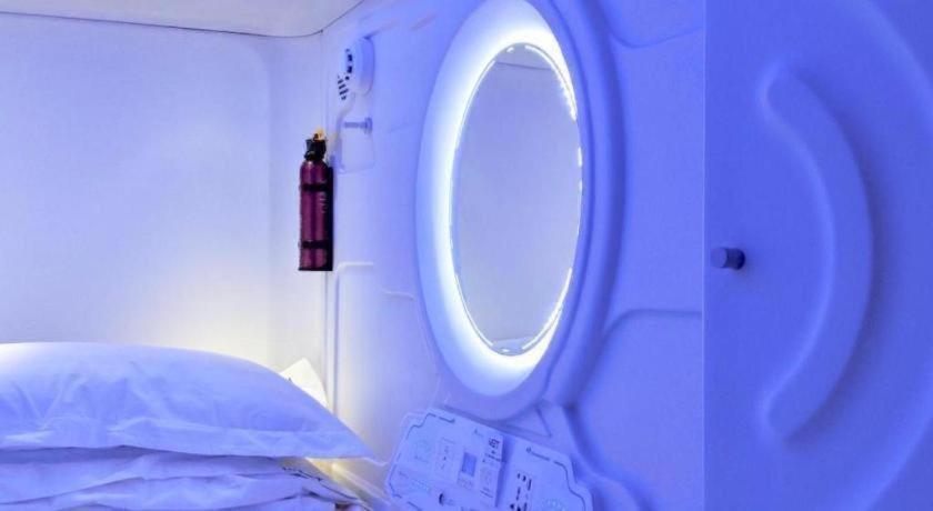 Met A Space Pod @ Chinatown Hostel